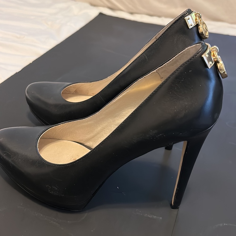 MICHAEL KORS PUMP SHOE SIZE 8 1/2 - Picture 4 of 12